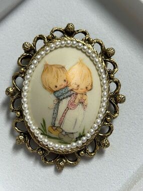 1970s “Precious Moments” Lovely Brooch Pendant